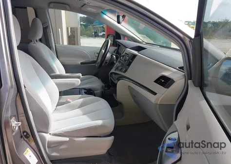 2011 Toyota Sienna Le V6 z USA, uszkodzony, nr VIN 5TDKK3DC6BS007396